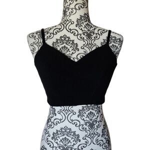 Aritzia Babaton cropped tank top size medium